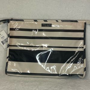🆕 Kate Spade makeup/toiletries bag